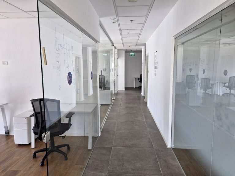 להשכרה במגדלי אלון 360 מטר משרדים וחניות
