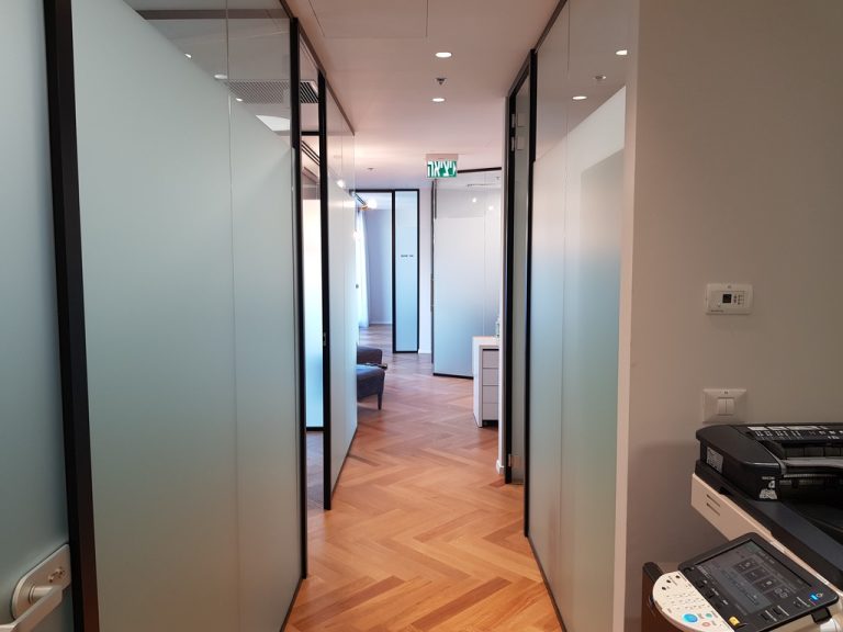 למכירה צמוד לתחנת רכבת סבידור 159 מטר משרדים מושקעים קומה גבוהה