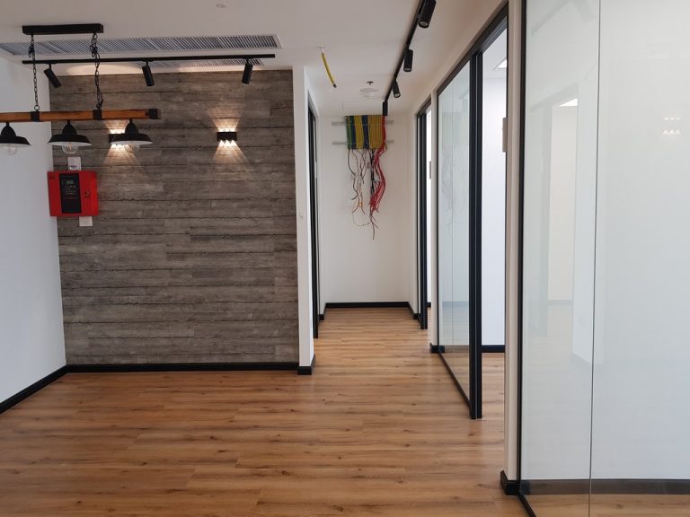 להשכרה במגדל אקרו 134 מטר משרדים מפוארים ומקום חניה