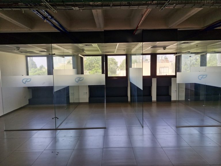 להשכרה ברחוב שקט ופסטורלי קרוב לרכבת 356 מטר משרדים