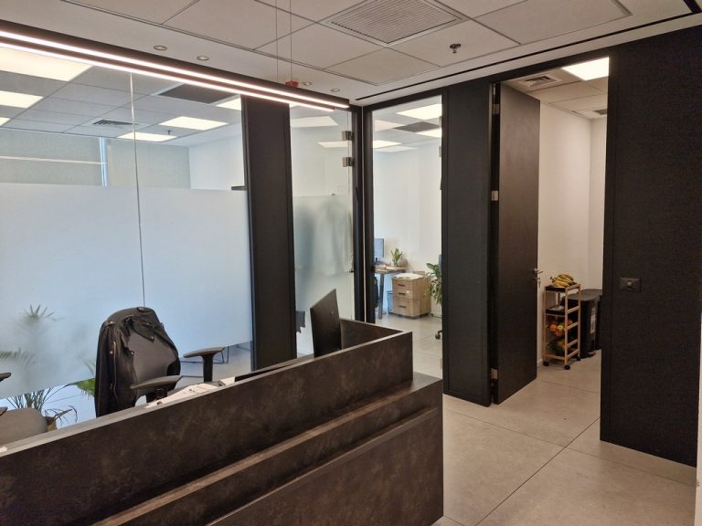 למכירה צמוד לתחנת רכבת קלה קרליבך 189 מטר משרדים חדשים ומפוארים