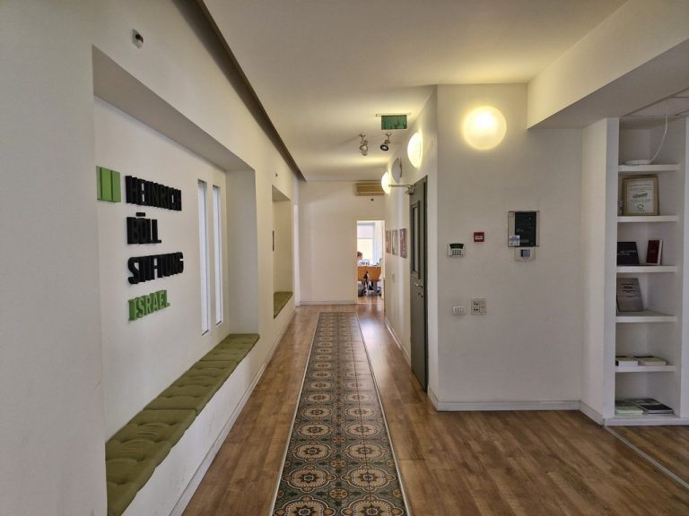 להשכרה 300 מטר משרדים קומה עצמאית צמוד לבית הכנסת הגדול