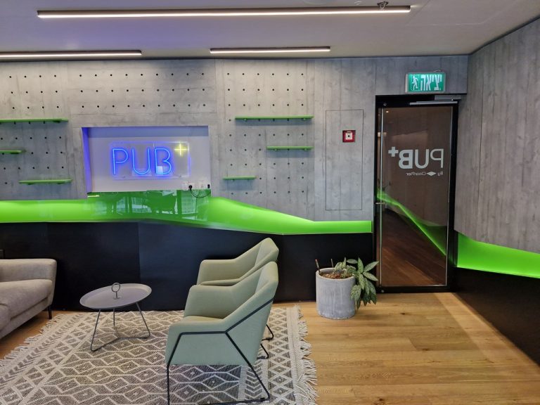 להשכרה במגדלי הארבעה 280 מטר משרדים מושקעים ומעוצבים