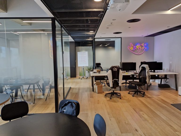 להשכרה במגדלי הארבעה 280 מטר משרדים מושקעים ומעוצבים