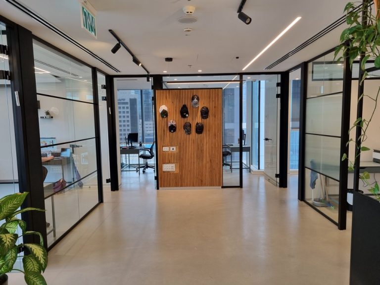 New and well-invested offices for sale close to the light rail and Ayalon