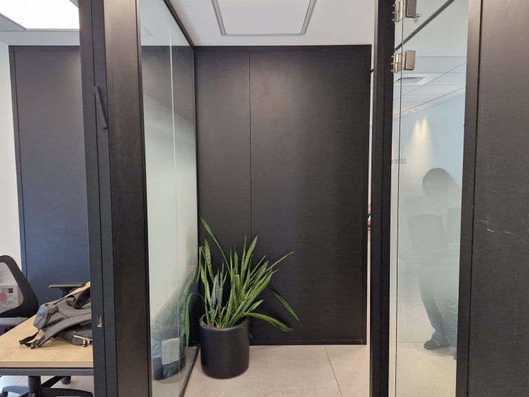 למכירה במתחם חסן ערפה 190 מטר משרדים