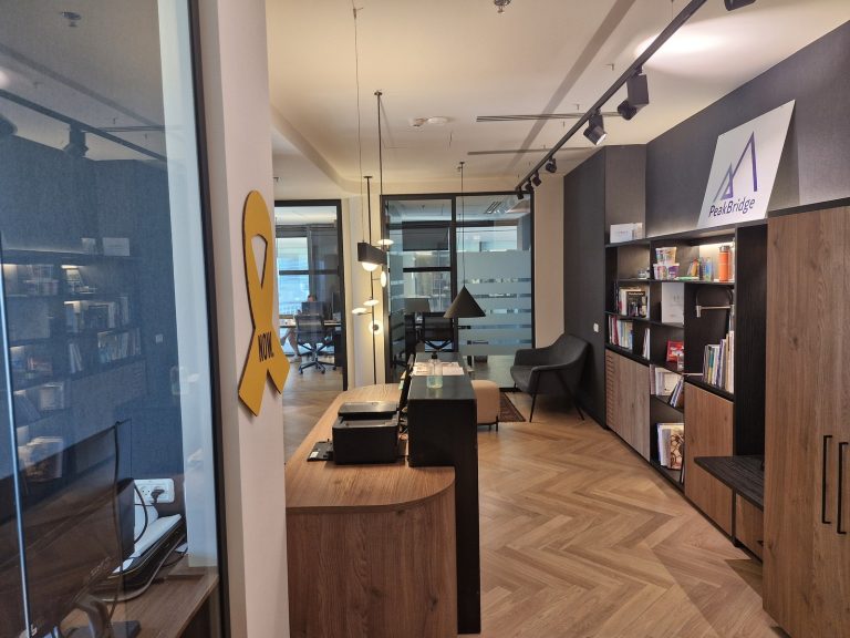 משרדים להשכרה במגדלי הארבעה 135 מטר כולל ריהוט