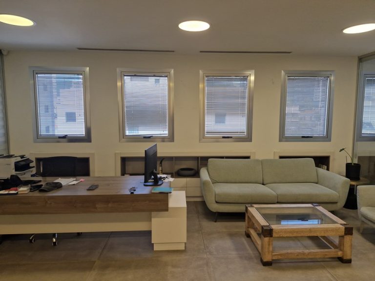 קומה עצמאית להשכרה 200 מטר משרדים