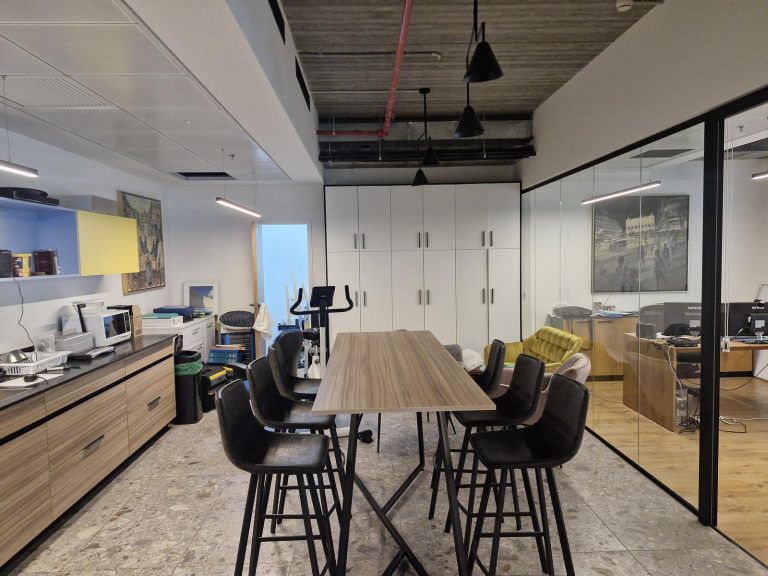 השכרת משרדים בדרך מנחם בגין 215 מטר