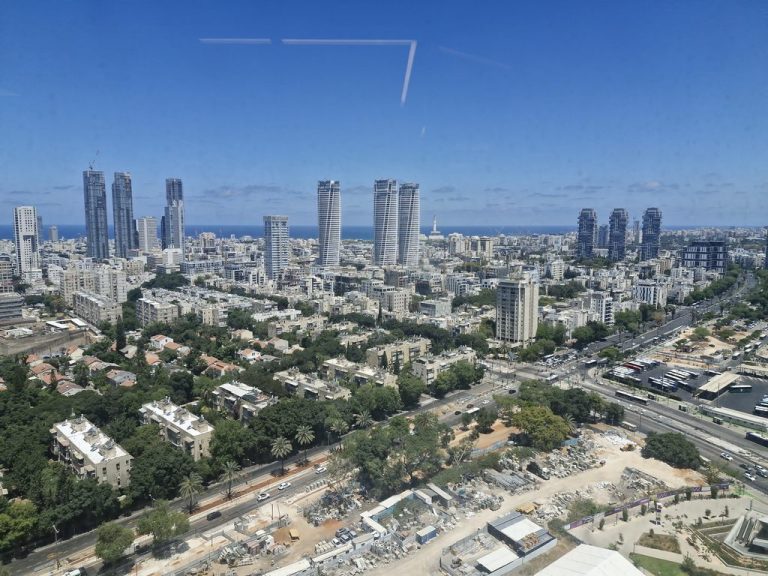 קומה גבוהה נוף מרהיב h tower