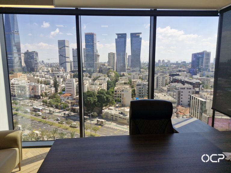 נוף פתוח ממשרד במגדלי הארבעה